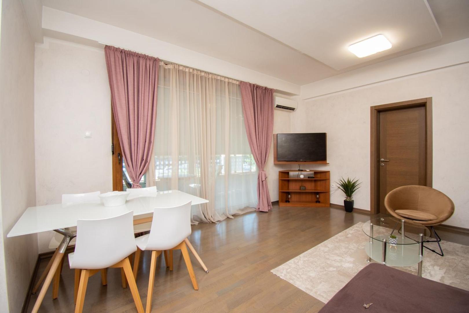 Maxim Compass Apartment Подгорица Екстериор снимка