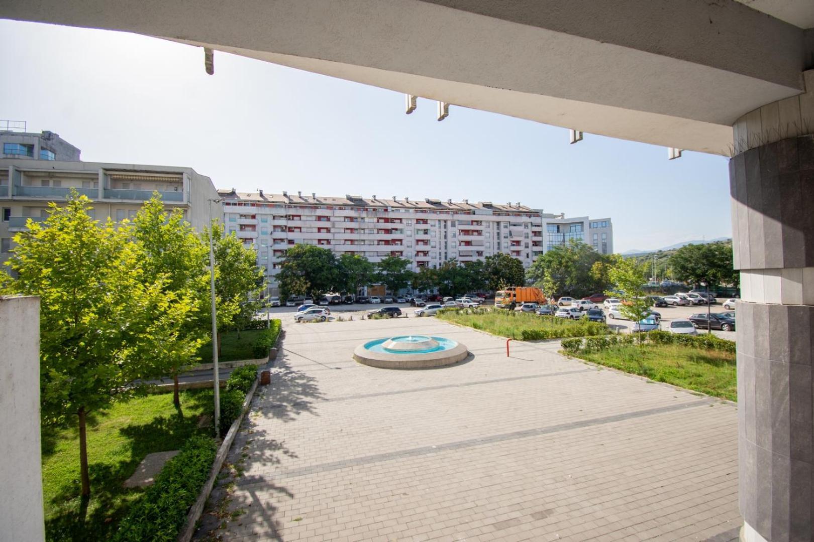 Maxim Compass Apartment Подгорица Екстериор снимка